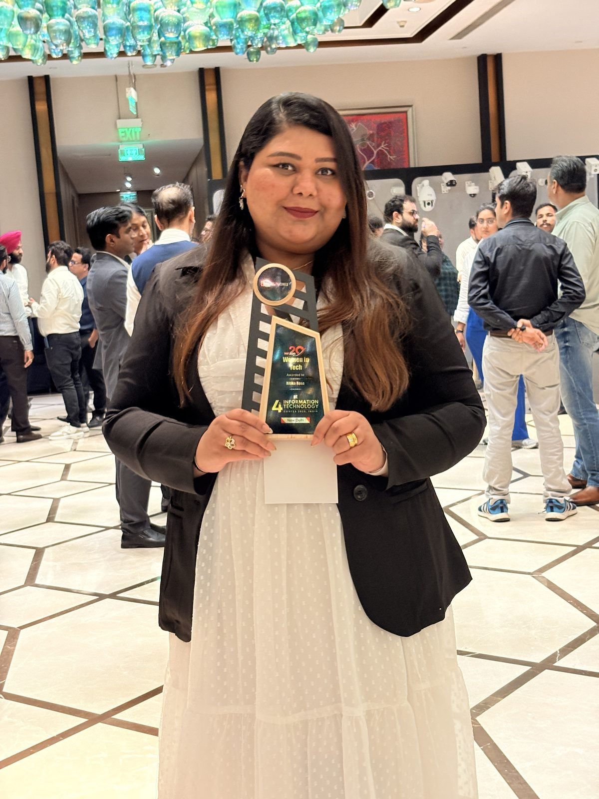 Ritika Rose holding the Top 20 Women in Tech trophy at the 4th Information Technology Confex 2026 in New Delhi